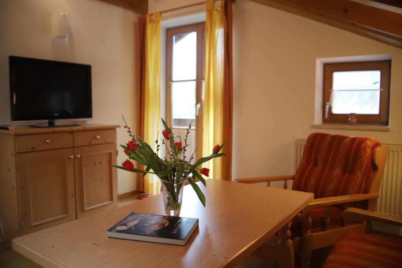 Ferienwohnungen Kir Royal Krün Esterno foto